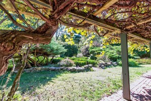 Villa, 5 Bedrooms | Property grounds