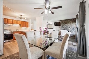 Condo, 2 Bedrooms | Dining