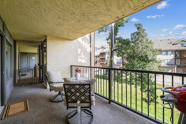 Condo, 2 Bedrooms | Property grounds