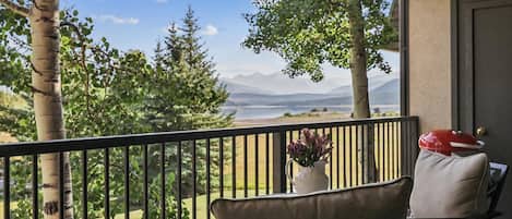 Condo, 2 Bedrooms | Property grounds