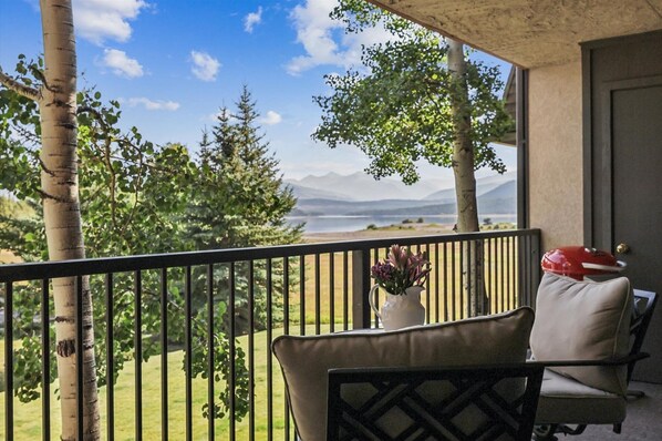 Condo, 2 Bedrooms | Property grounds