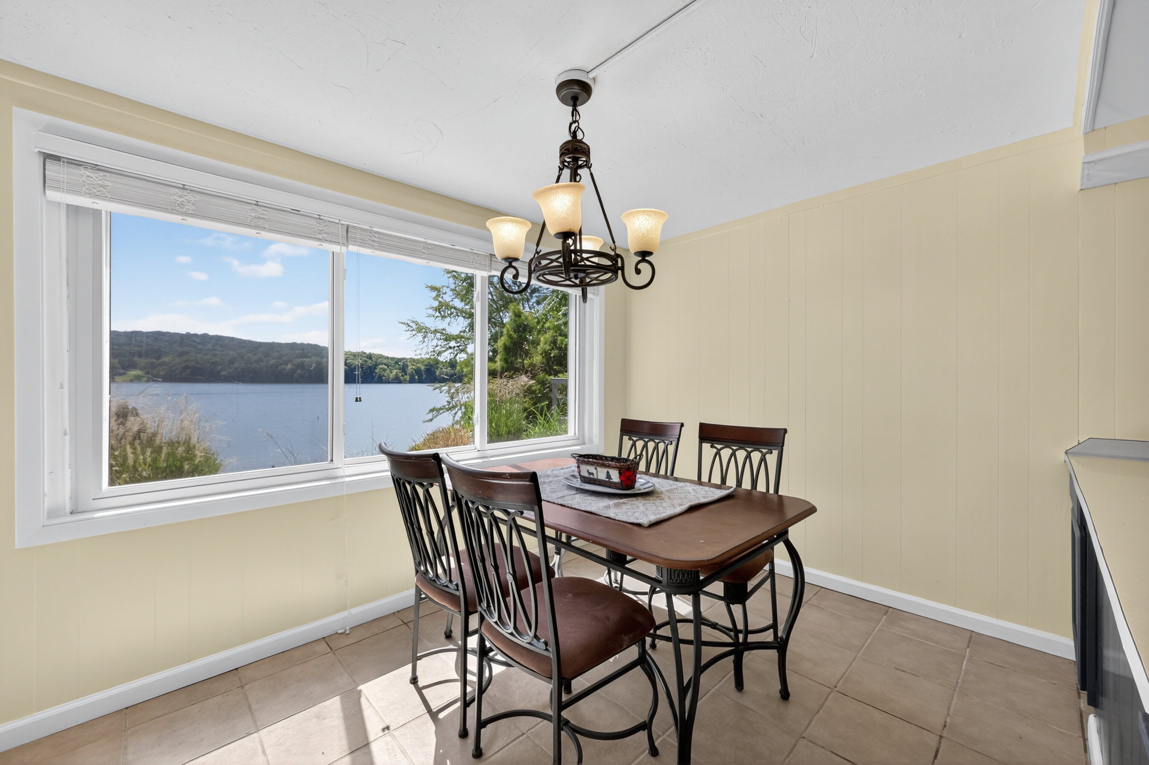 House, 3 Bedrooms | Dining