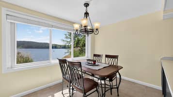 House, 3 Bedrooms | Dining