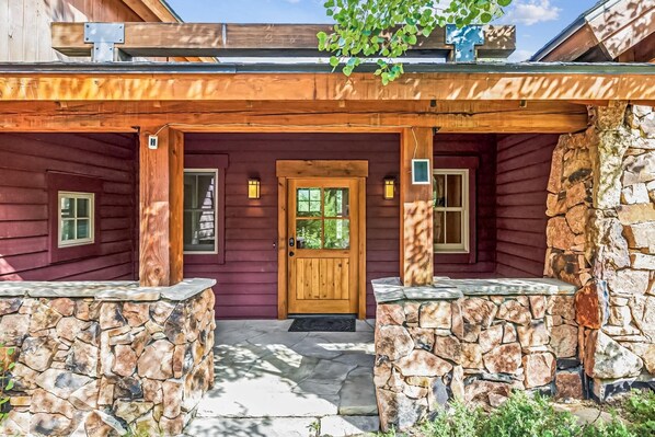 House, 4 Bedrooms | Exterior detail