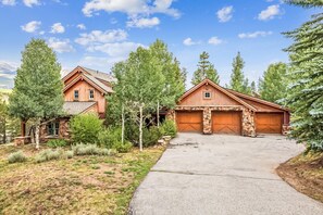 House, 4 Bedrooms | Exterior