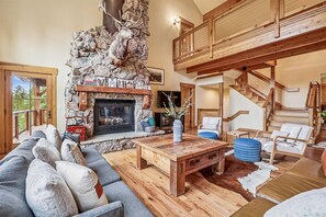 House, 4 Bedrooms | Living area