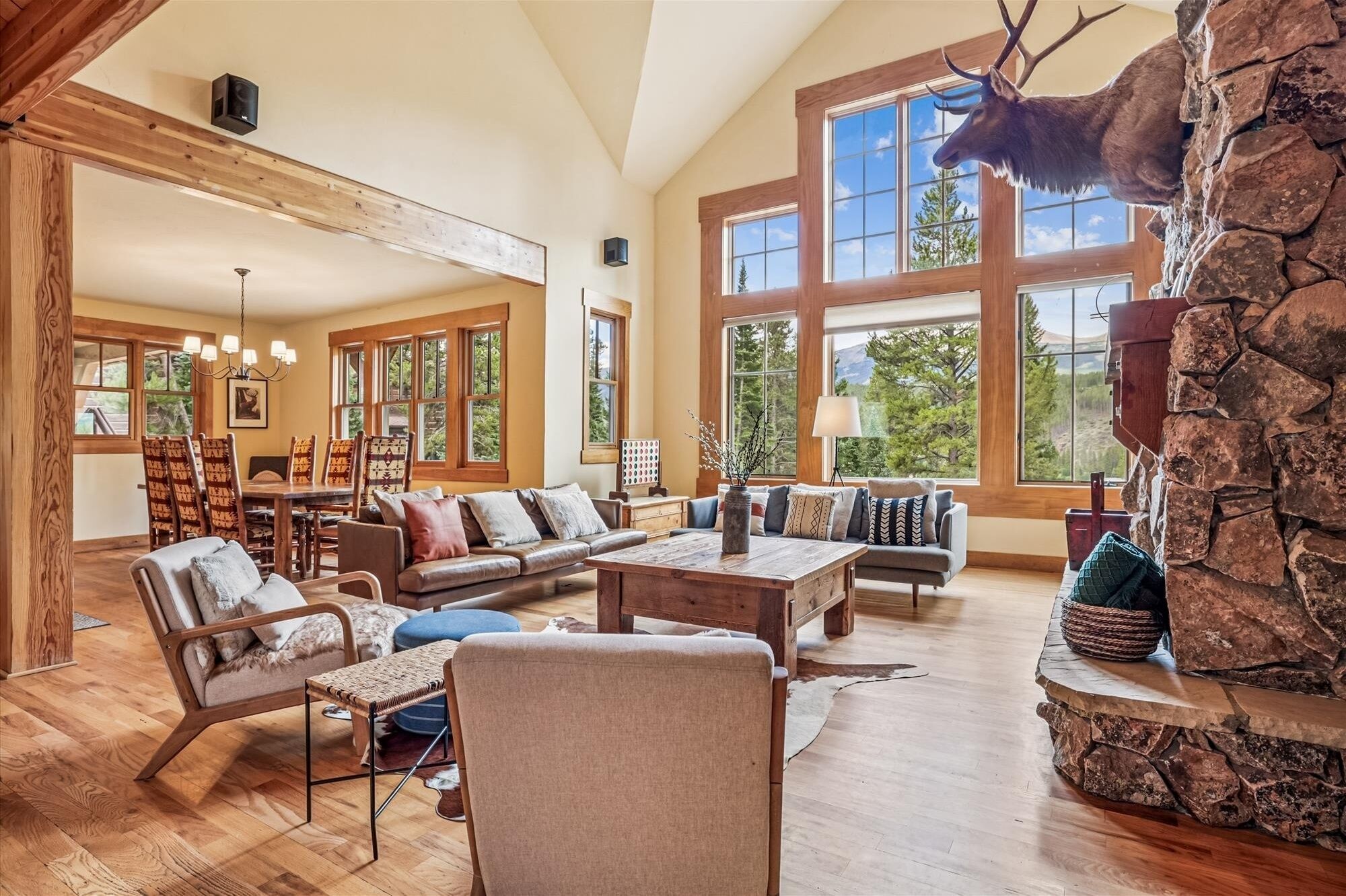 House, 4 Bedrooms | Living area