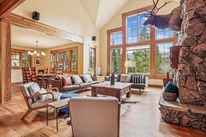 House, 4 Bedrooms | Living area