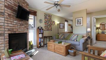 Condo, 1 Bedroom | Living area