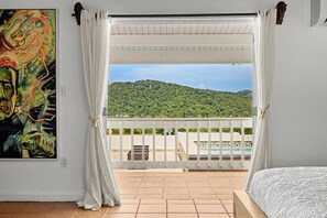 4 bedrooms, iron/ironing board, travel cot, free WiFi - 4 Bedrooms 2.5 bathrooms • sleeps up to 12 • private backyard oasis w/ custom Jacuzzi & grills.<br>Welcome to Hacienda Saffra, your nature-kissed getaway inside the gated community of Hacienda Carabali Gates. Designed for families and groups. (Luquillo)