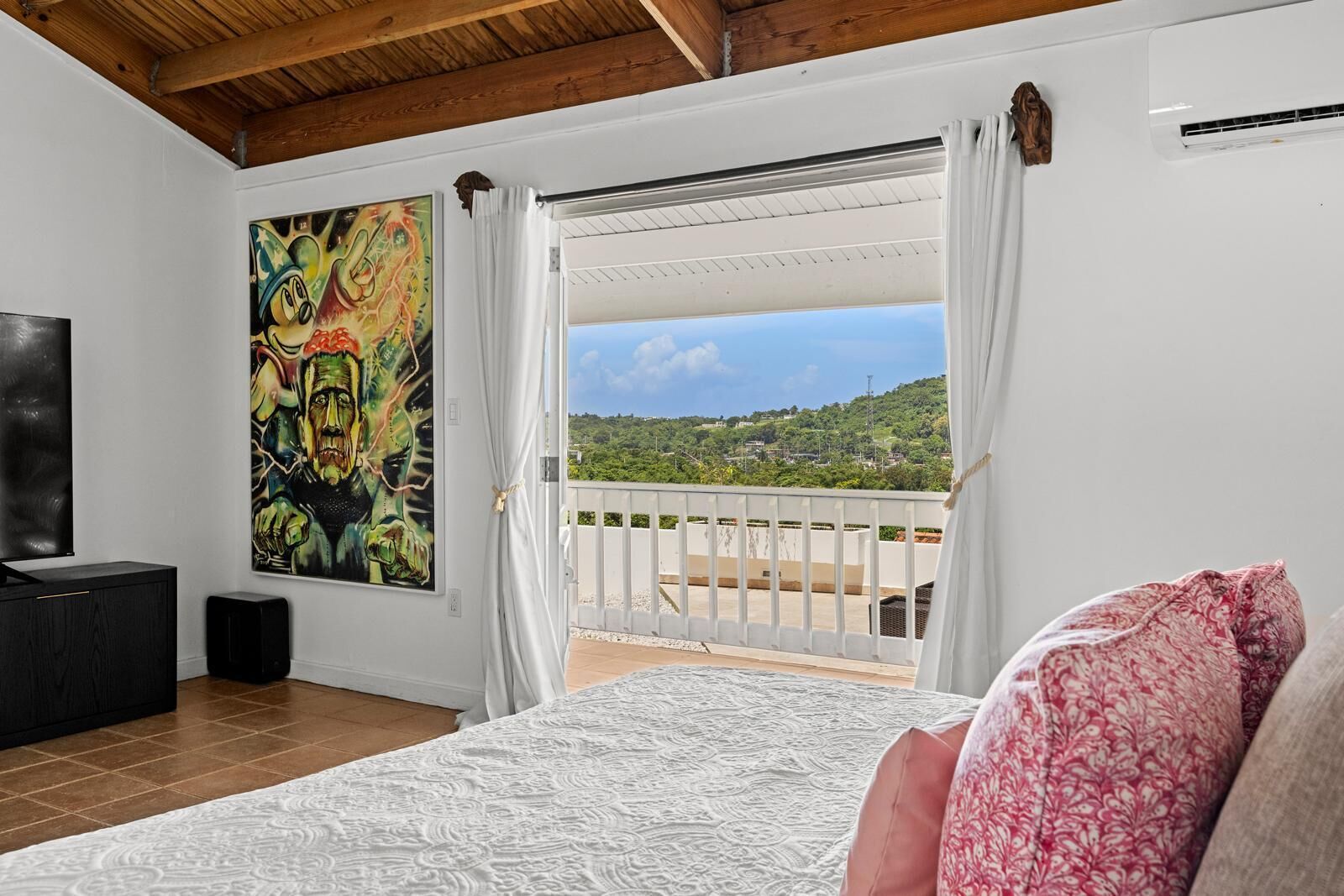 4 bedrooms, iron/ironing board, free WiFi, bed sheets