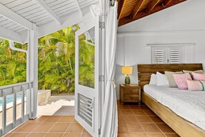 4 bedrooms, iron/ironing board, travel cot, free WiFi - 4 Bedrooms 2.5 bathrooms • sleeps up to 12 • private backyard oasis w/ custom Jacuzzi & grills.<br>Welcome to Hacienda Saffra, your nature-kissed getaway inside the gated community of Hacienda Carabali Gates. Designed for families and groups. (Luquillo)