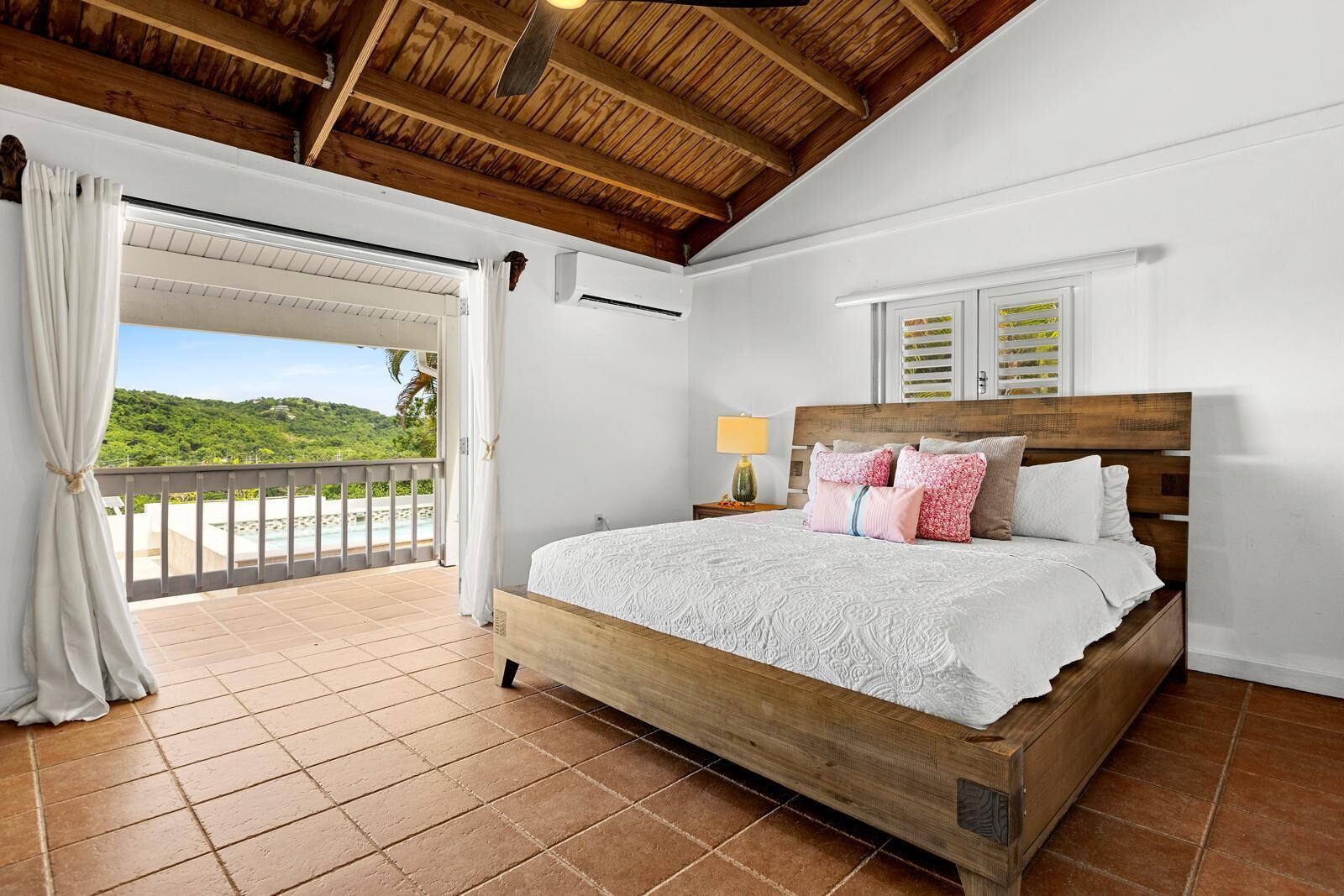 4 dormitorios, tabla de planchar con plancha, wifi gratis y ropa de cama