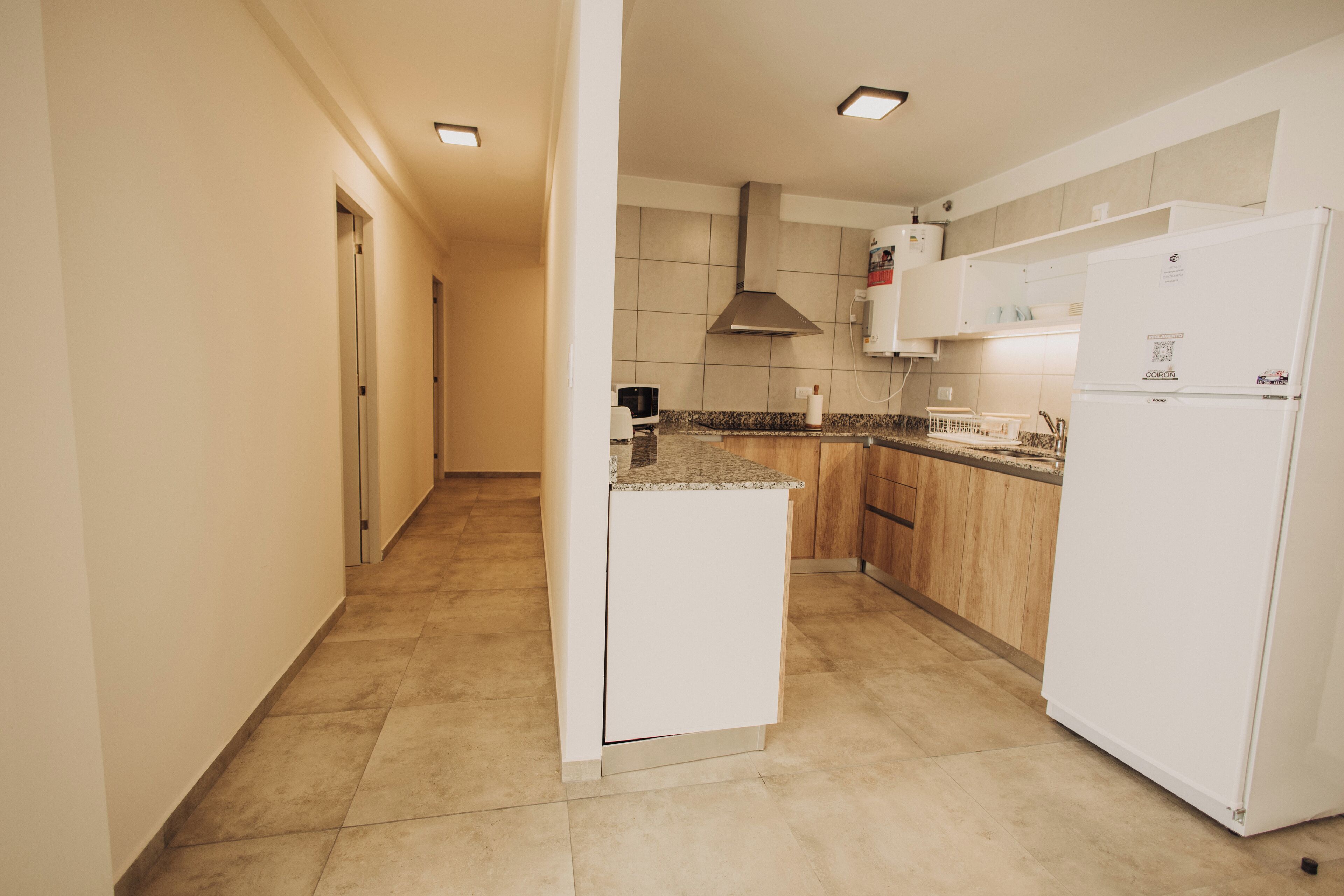 Departamento Deluxe, 2 habitaciones, balcón, vista a la ciudad | Cocina privada | Cafetera y tetera y tetera eléctrica 