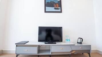 Standard Double or Twin Room, City View | Iron/ironing board, free WiFi