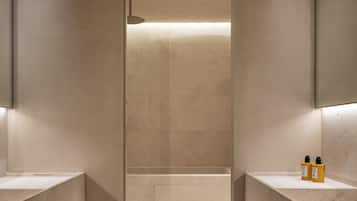 Superior Double Room, City View | Bathroom | Hair dryer, bidet, towels, soap