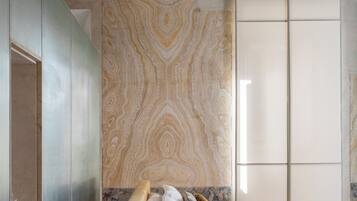 Caja fuerte, sistema de insonorización, wifi gratis