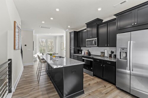 Luxe King 4BR Townhouse in Uptown CLT