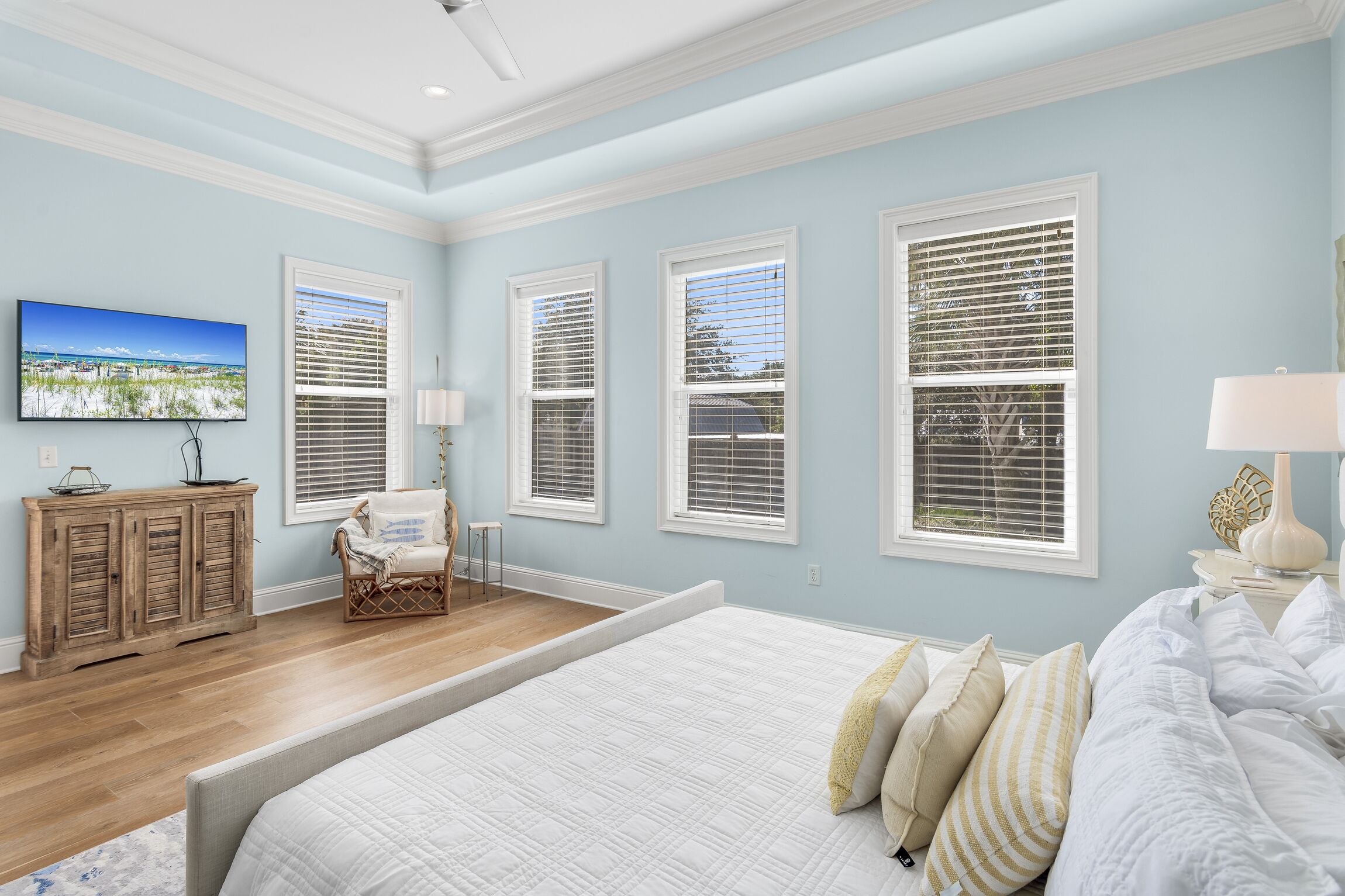 4 bedrooms, iron/ironing board, free WiFi, bed sheets