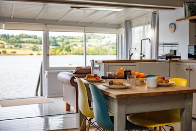 Riverside Retreat on the Teign Estuary