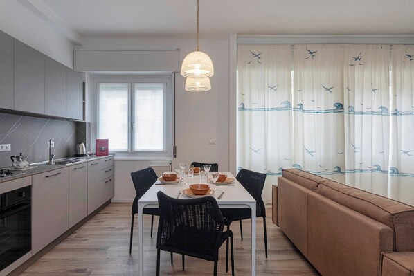 Apartment, 1 Queen-Bett und Schlafsofa | Wohnbereich