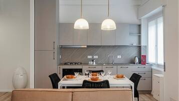 Appartamento, 1 letto queen con divano letto | Cucina privata | Frigorifero, forno, piano cottura, lavastoviglie