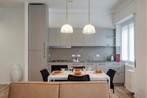 Apartment, 1 Queen-Bett und Schlafsofa | Eigene Küche