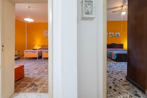 2 عدّة غرف نوم ومكواة/لوح كي وواي فاي وملاءات أسرّة