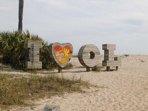 Beach nearby - Ocean Lakes | Pet-Friendly 3BR | Isle Be Back (Myrtle Beach)