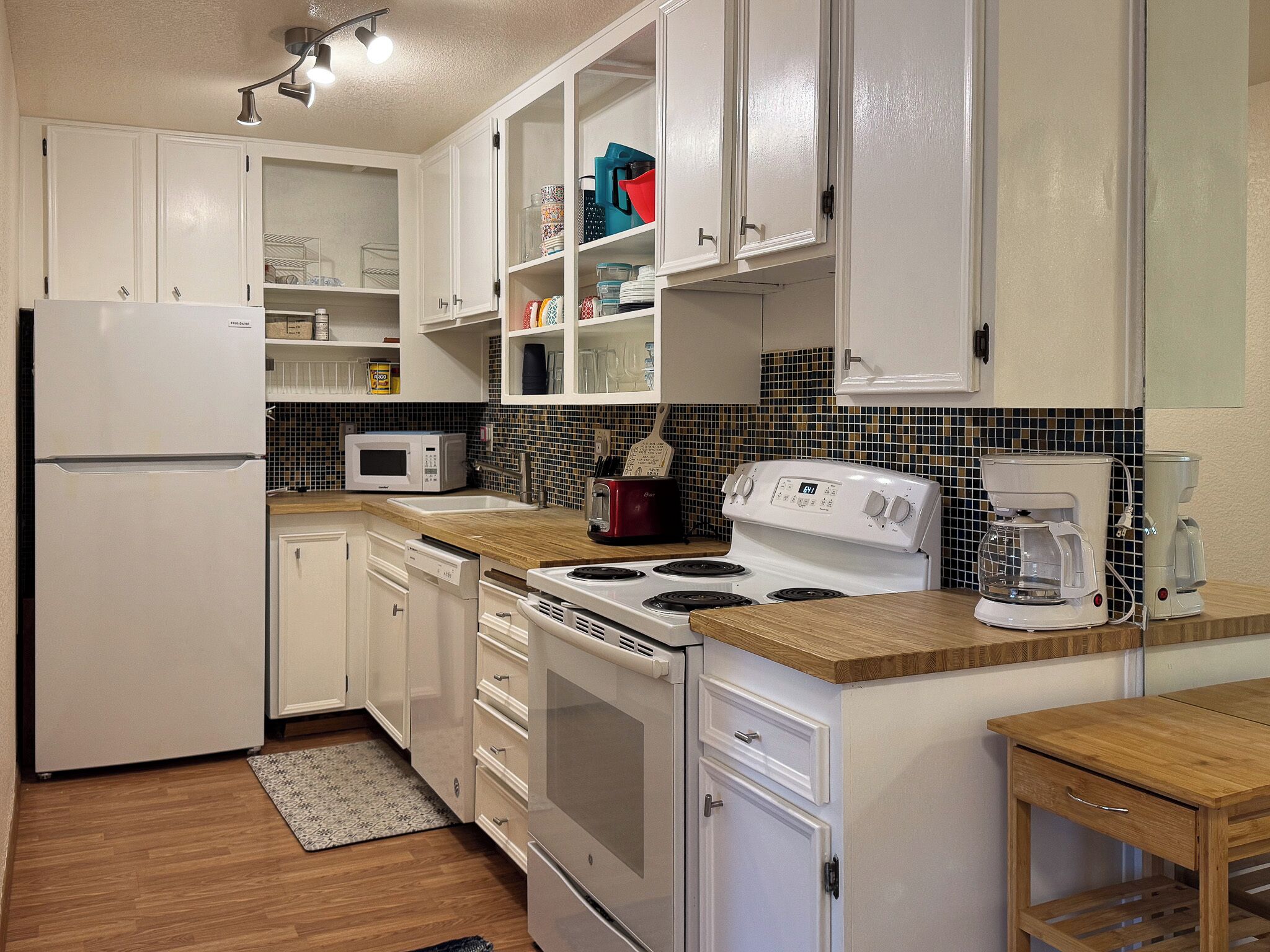 Refrigerador, microondas, horno, placa de cocina