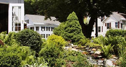 Crafts Inn, Hotel Suite with pool and hot tub.