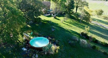 Pech Chabrol: Family Cottage with Pool and Vineyard View