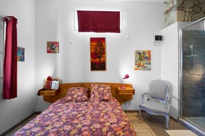 2 slaapkamers, een strijkplank/strijkijzer, wifi, beddengoed