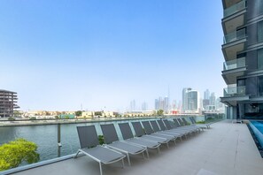 Property grounds - Spacious 3BR Living, Walking Distance to Dubai Water Canal abd Park (Dubai)