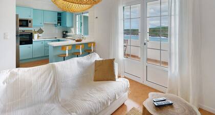 Apartment 'Beach House - Mountain and Ocean' with Sea View, Balcony and Wi-Fi