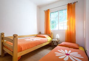 2 habitaciones, tabla de planchar con plancha, wifi y ropa de cama 