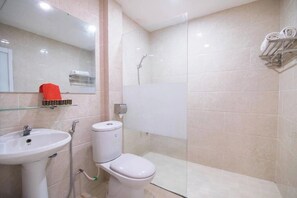 Family Room | Bathroom | Towels, soap, shampoo, toilet paper