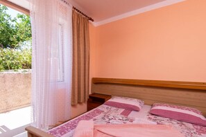 2 habitaciones, tabla de planchar con plancha, wifi y ropa de cama 