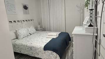 1 Schlafzimmer, BĂŒgeleisen/BĂŒgelbrett, WLAN, BettwĂ€sche