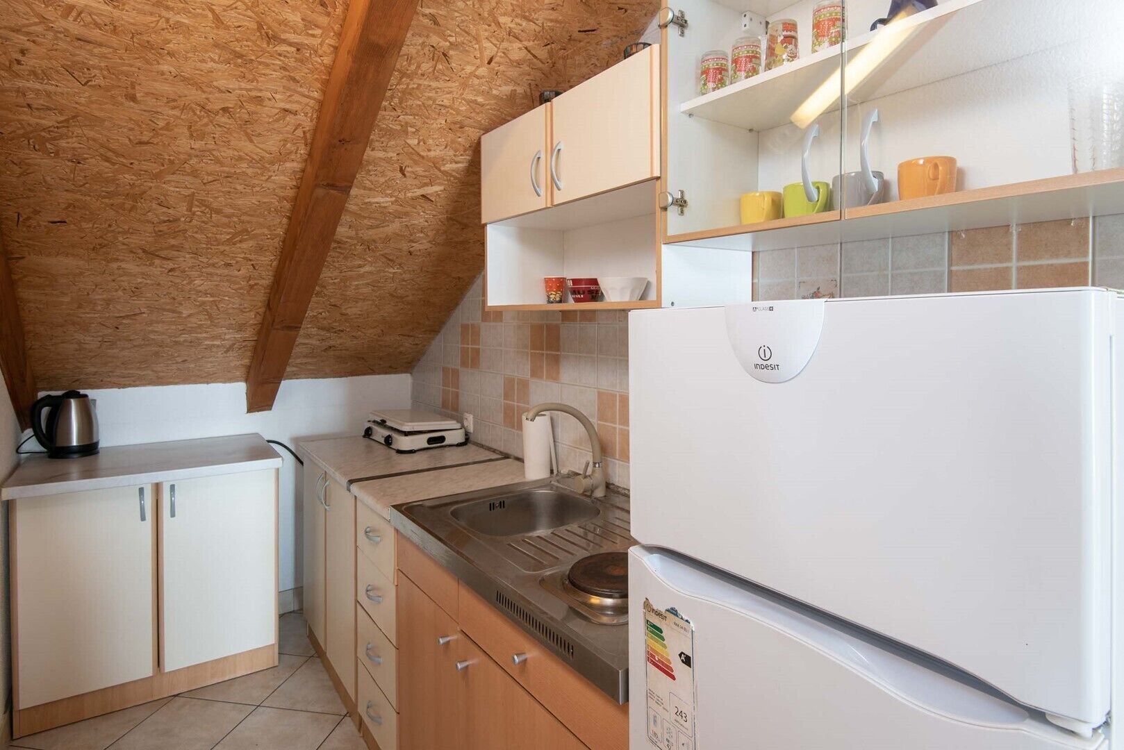 Fridge, stovetop, coffee/tea maker, toaster