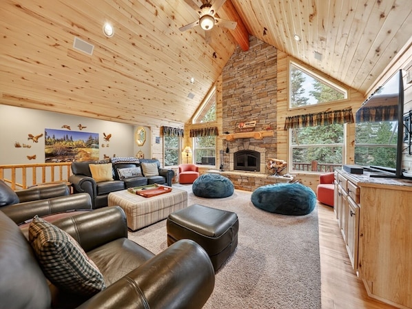 Smart TV, fireplace
