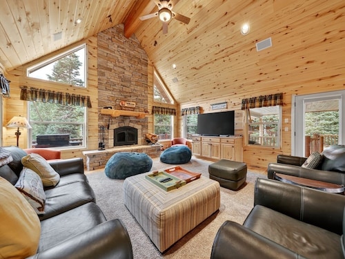 Lava Lodge - Near UTV Trails sleeps 10