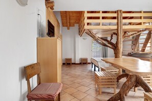 Dining - Room 'Vento Alpino Albero' with Mountain View, Balcony and Wi-Fi (Coredo)