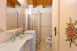 Shower, towels