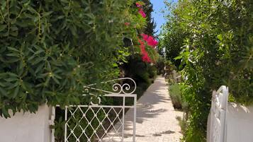 Appartement, 2 chambres, fumeurs, balcon | Jardin