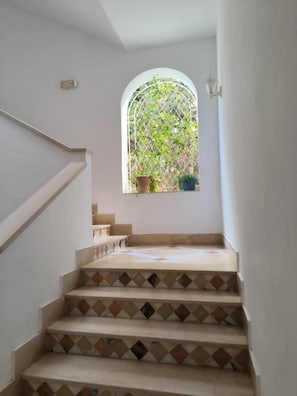 Leilighet, 2 soverom, røyk, balkong | Innvendig