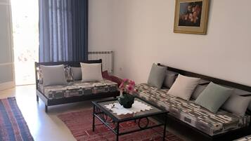 Appartement, 2 chambres, fumeurs, balcon | Coin séjour