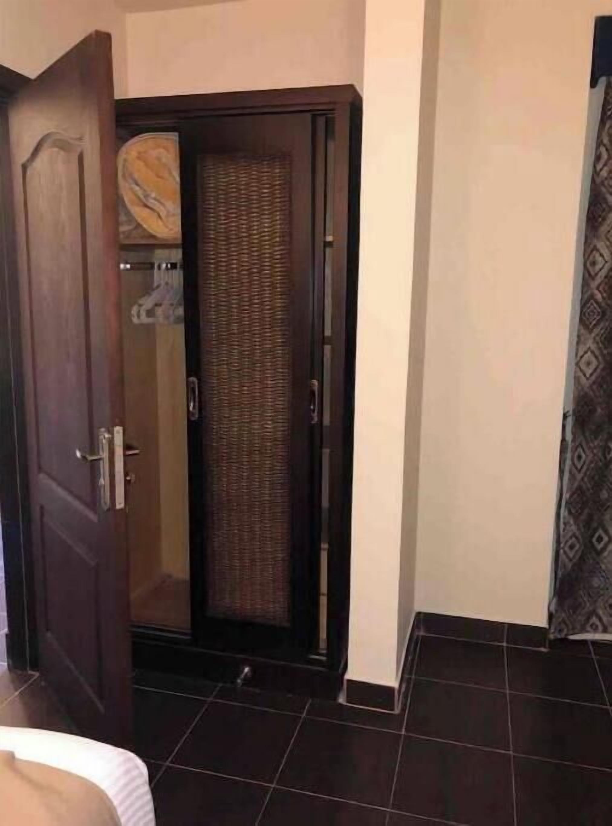 2 bedrooms, iron/ironing board, bed sheets