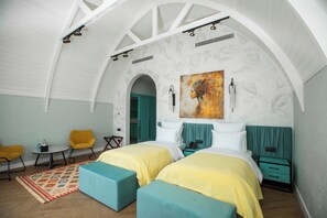 In-room safe, laptop workspace, iron/ironing board, free WiFi