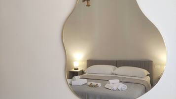 2 habitaciones, escritorio, tabla de planchar con plancha y wifi